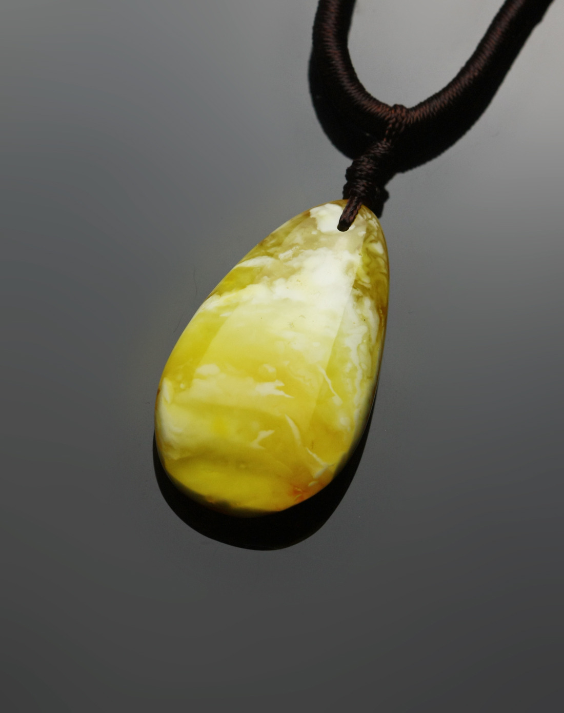 黄色琥珀蜜蜡吊坠(附证书)