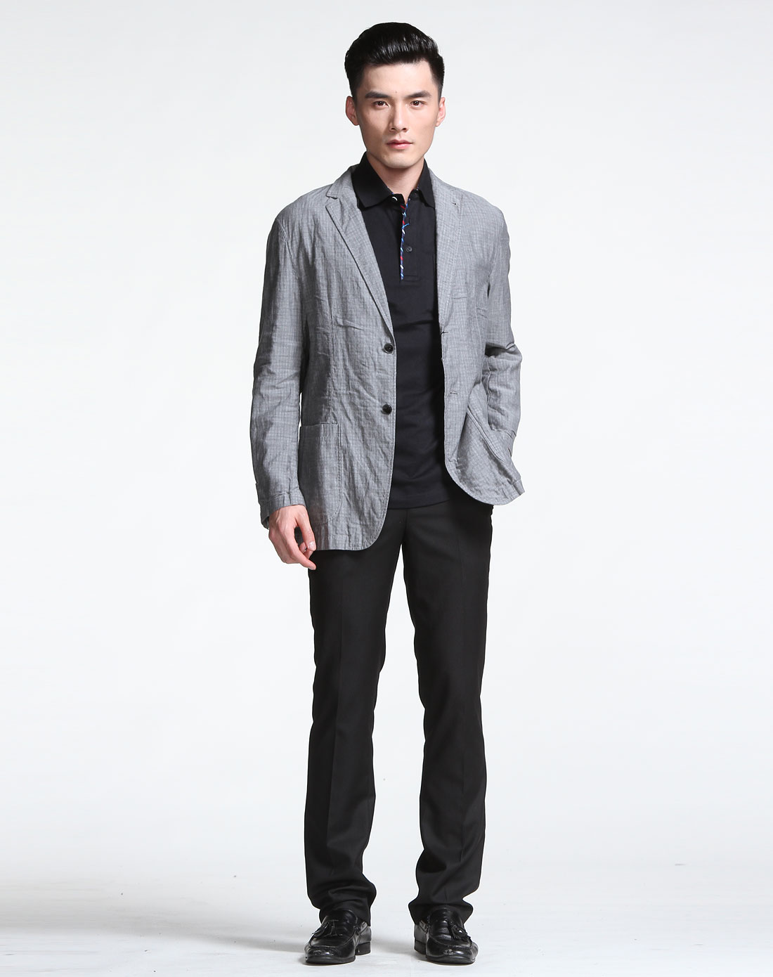 灰色大翻领休闲长袖西服