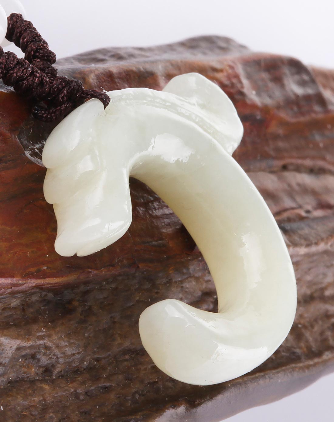 和田玉红山龙吊坠