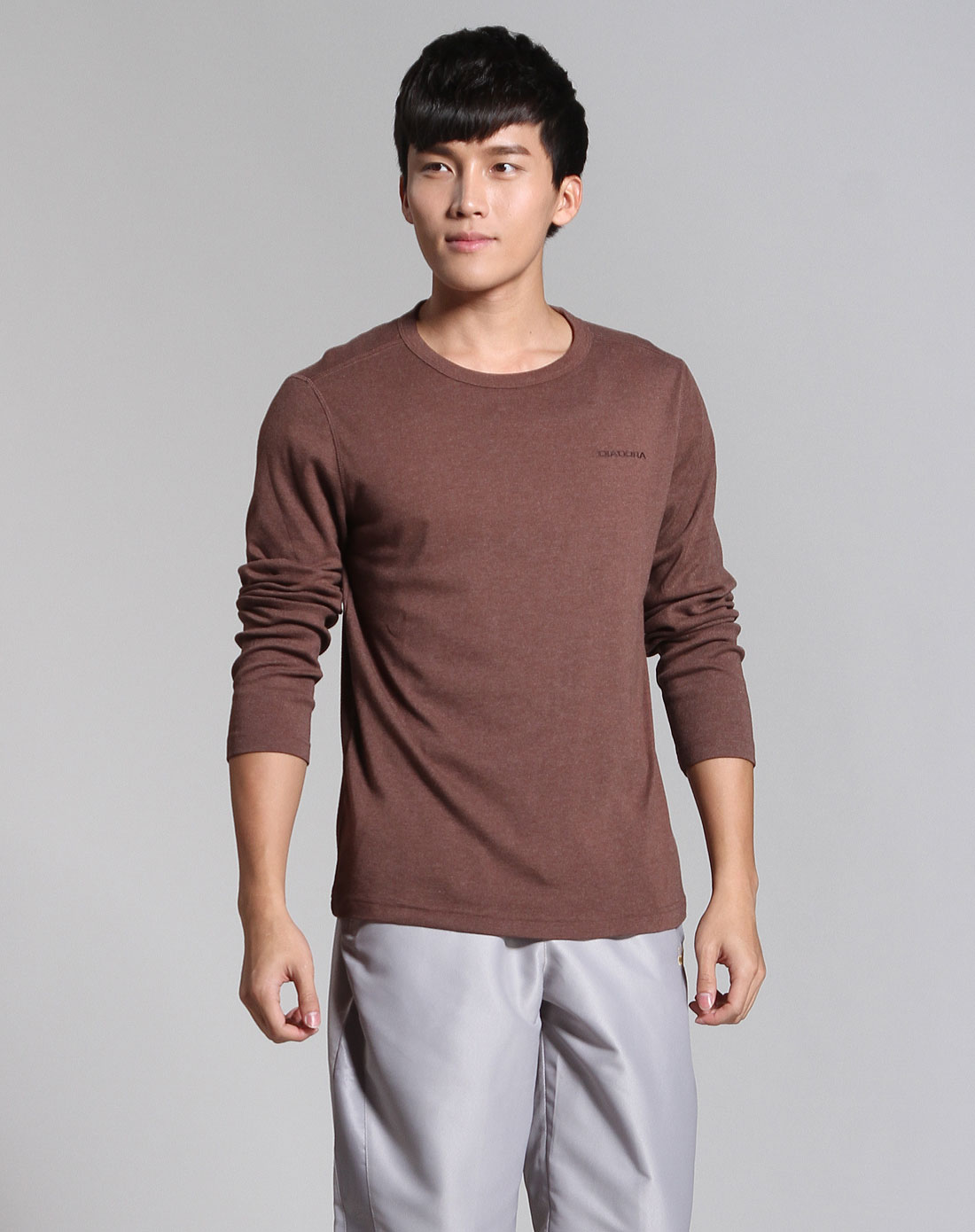 咖啡色净色简约长袖圆领t恤