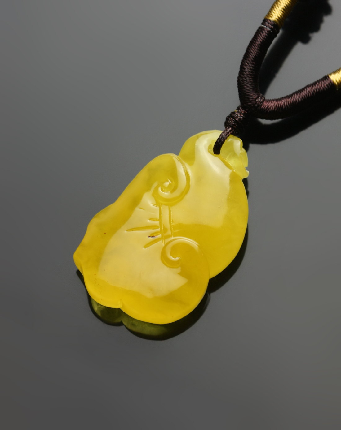 黄色琥珀万事如意吊坠-赠国家级鉴定证书