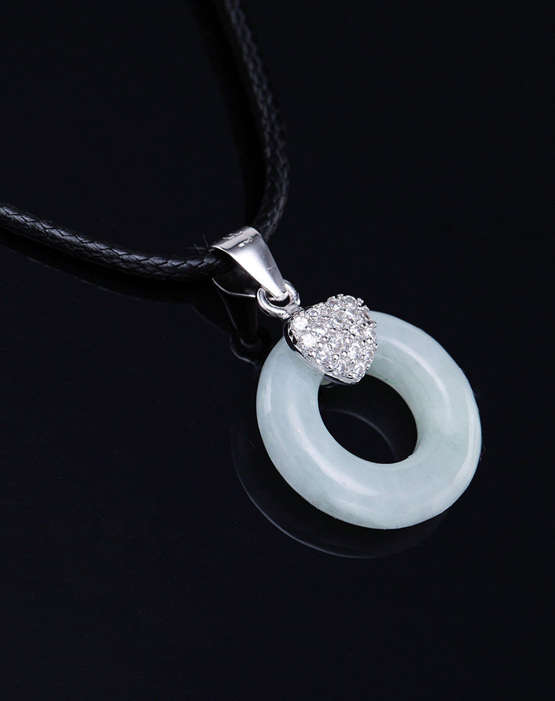 女款浅绿色s925银天然a货翡翠圆形吊坠(赠送项链一条)